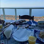 לינה וארוחת בוקר La Vela
